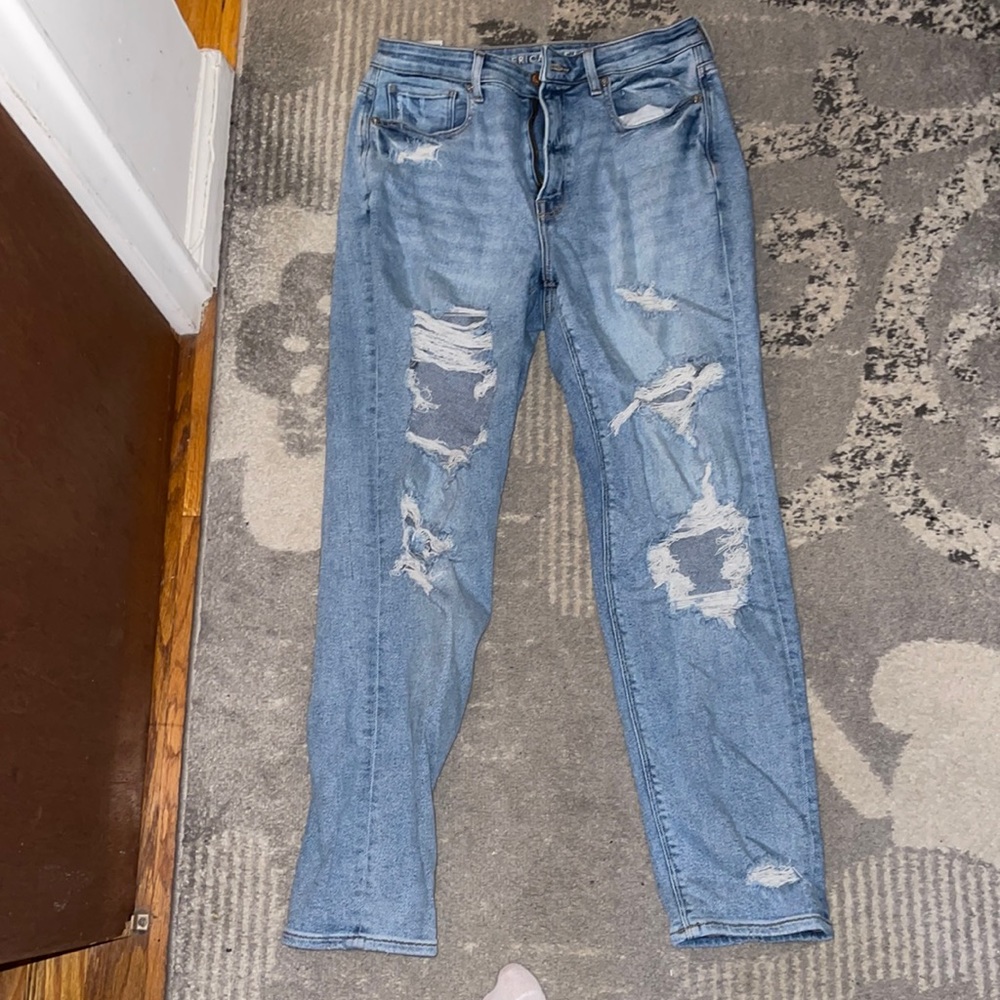 Distressed American eagle stretch mom jeans